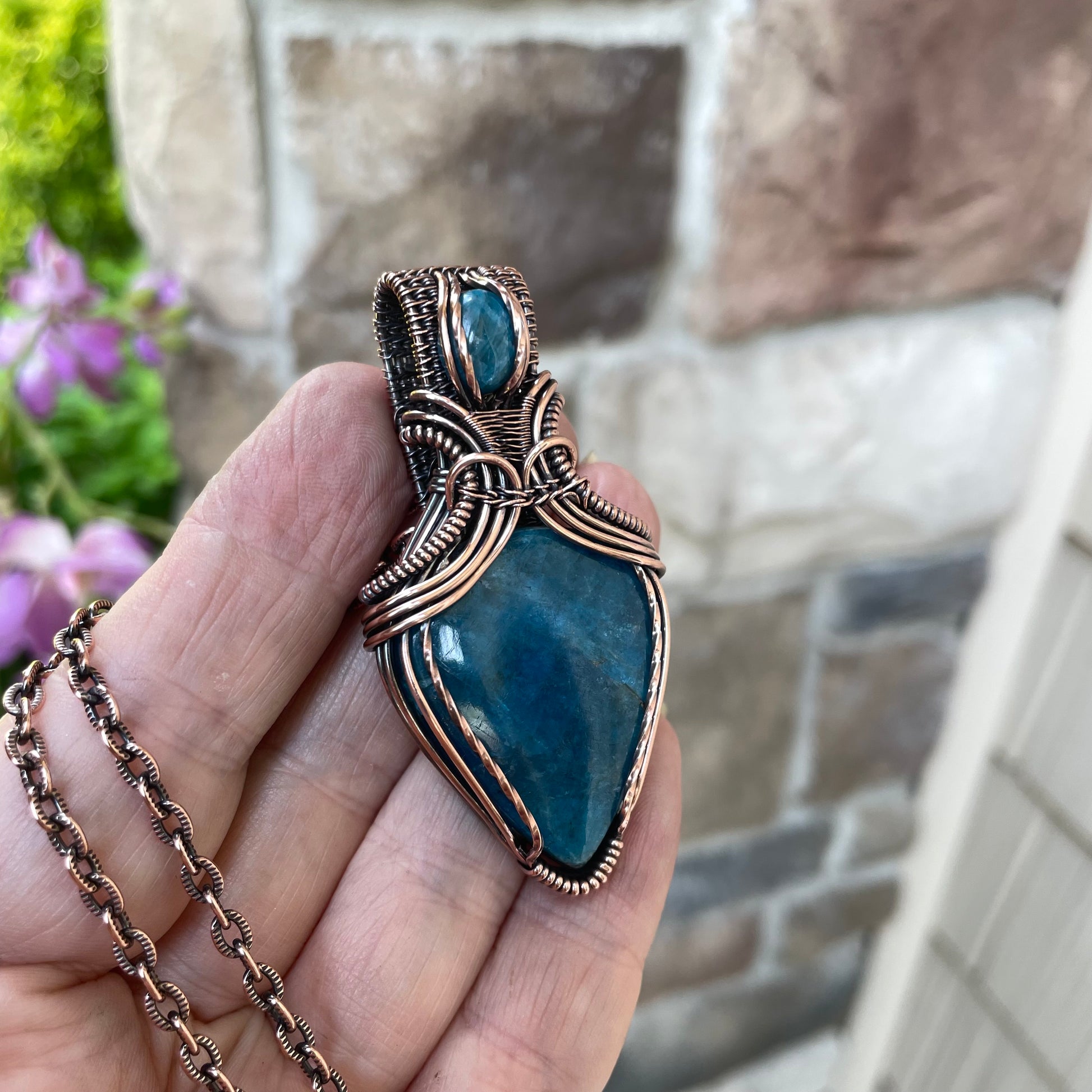 Apatite Copper Pendant with Weaving