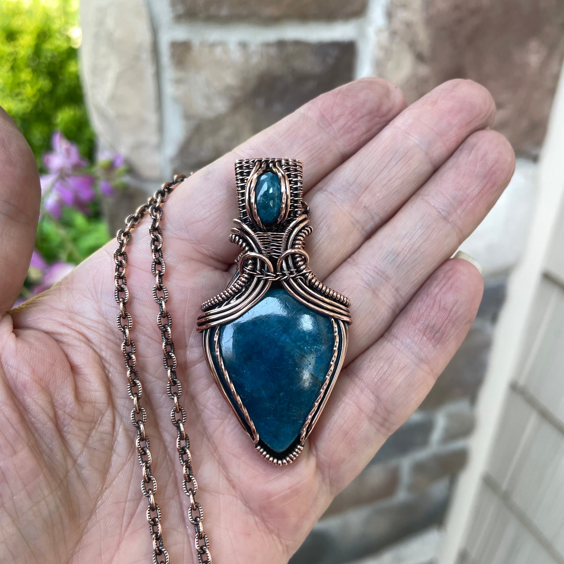 Apatite Copper Pendant with Weaving