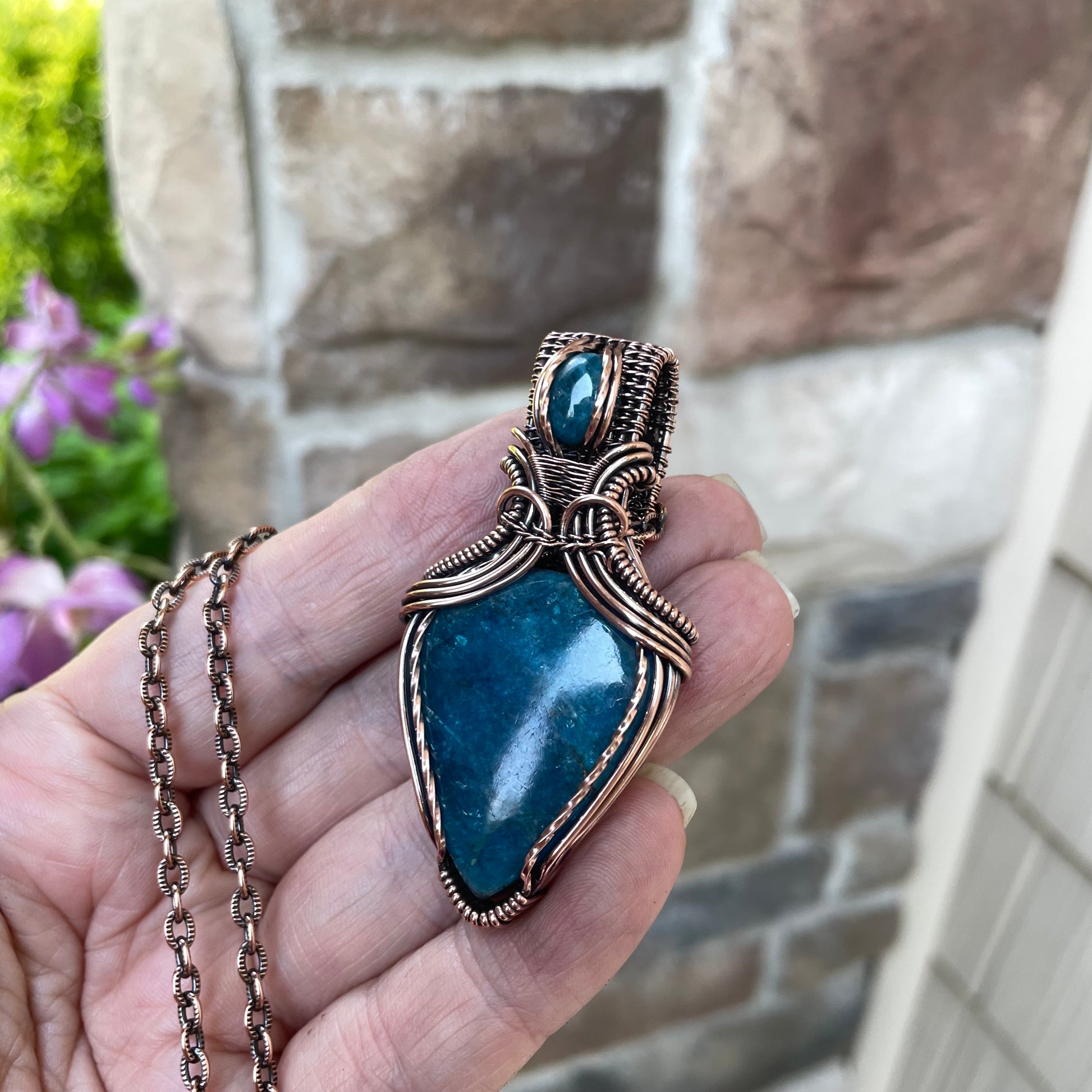 Apatite Copper Pendant with Weaving