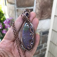 Stichtite & Amethyst Slender Oval Swirly Copper Pendant