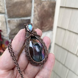 Maroon Blue Labradorite & Moonstone Woven Pendant