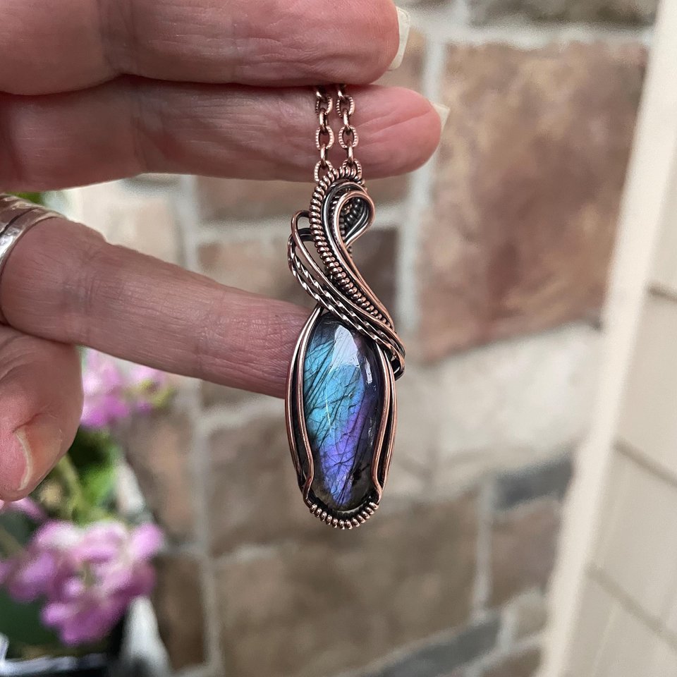Blue Purple Labradorite Slender Oval Copper Necklace